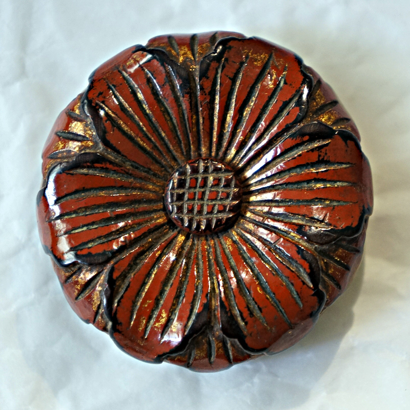 Lacquered manju_1a.jpg