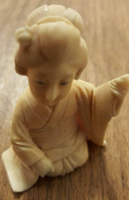 female_figurine_front_1.jpg