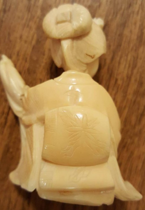 female_figurine_back2.jpg