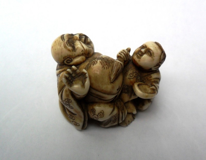 netsuke_Karako_Hotei_01.JPG