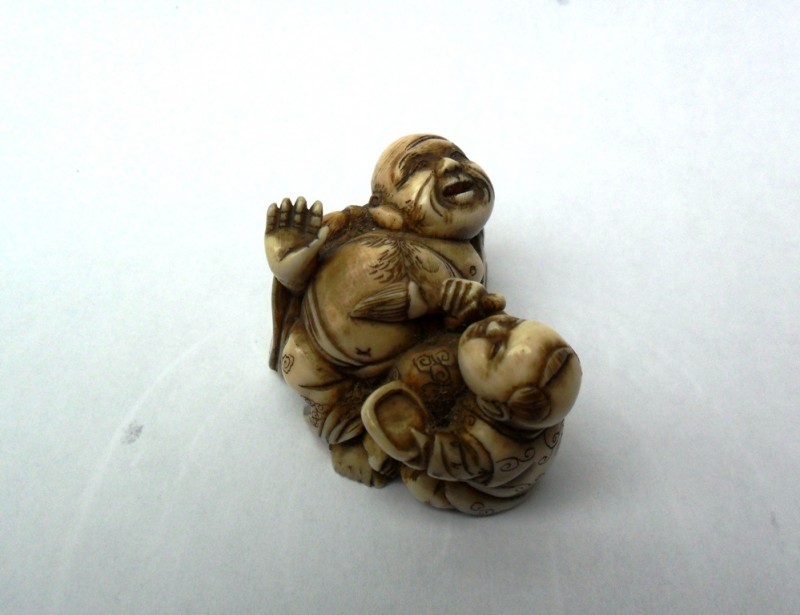 netsuke_Karako_Hotei_02.JPG