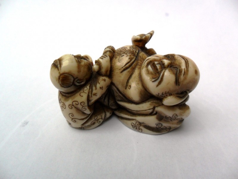 netsuke_Karako_Hotei_03.JPG