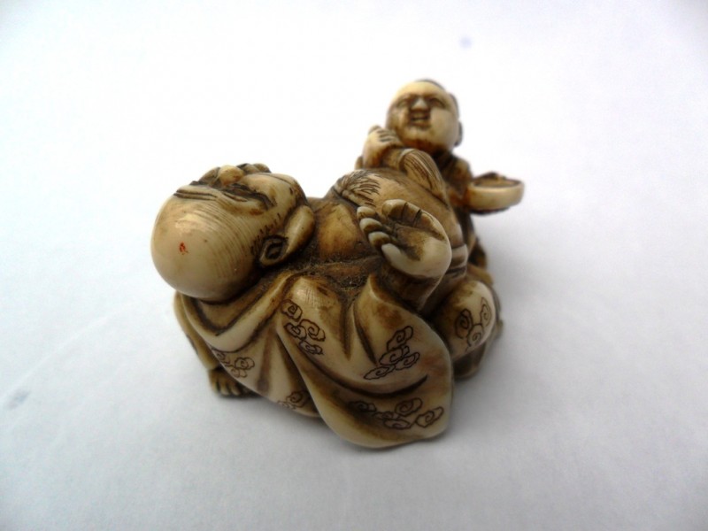 netsuke_Karako_Hotei_04.JPG