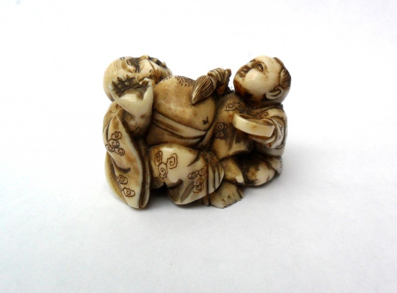 netsuke_Karako_Hotei_05.JPG