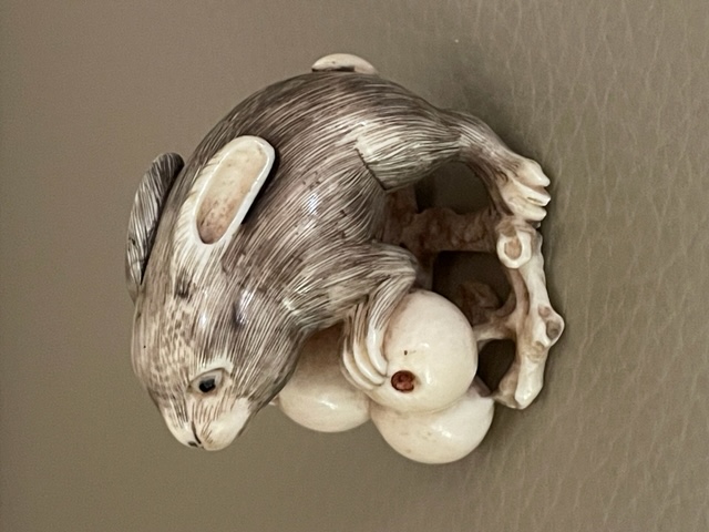 Ivory rabbit netsuke (3).jpg